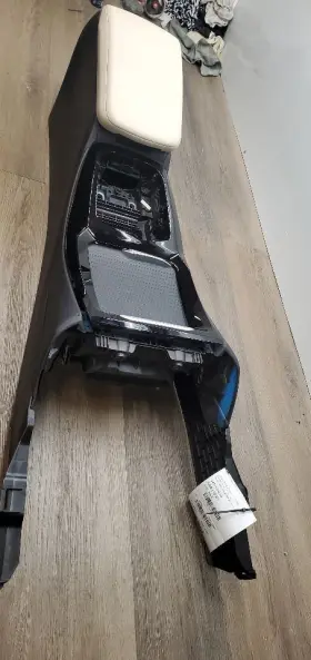241-13961b Bmw Console Front Floor Vinyl Fits 22-23 X3 1101663