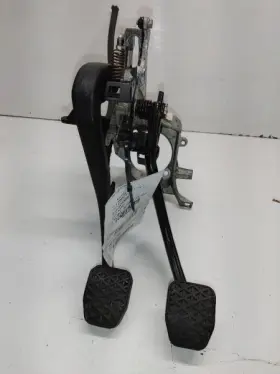 546.bm1n06 Bmw 2002 530i Fan Clutch Pedal