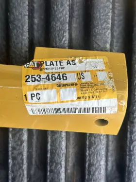 253-4646 Cat Inch Long Wear Plates 2