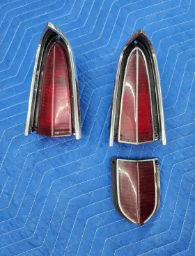 3728348 Chrysler 74 75 Imperial / 76 77 78 New Yorker Upper Tail Light Pair Oem