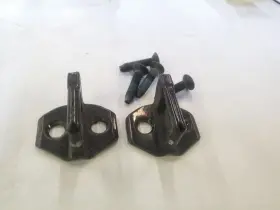 285.fd8m06 Ford Door Latch Strikers 99 00 01 02 03 04 05 06 07 08 09 F250 F350 F450 F550