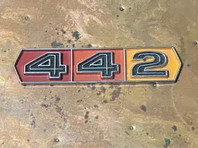 387948 General Motors Oem 1965 Oldsmobile 442/cutlass/f-85 Rare 4-4-2 Grill Emblem Vintage