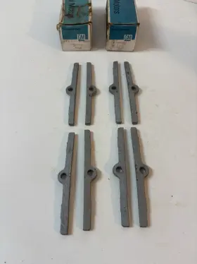 14085816 Gm Reinforcement Stud Unit Nos Chevy Small Block Valve Cover Hold Down