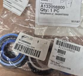 Kubota A132098800 New Old Stock Part # Kit Seal