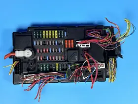 61-35-3457414-01 Mini 2007 - 2014 Cooper Clubman Fuse Box Under Dash Right Oem