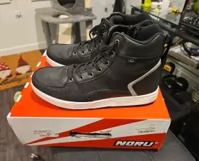 7502-2105-10 Noru Tori Boots - Black 10
