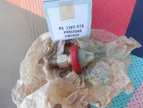 C23016 Smiths Ps2309/07 Jaguar Xke 4.2 Series 1 Nos Oe Oil Switch