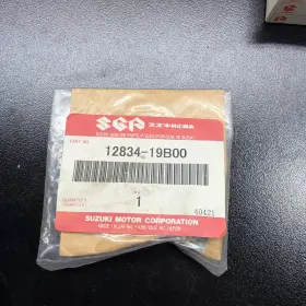 12834-19b00 Suzuki Nos Oem Part Plug