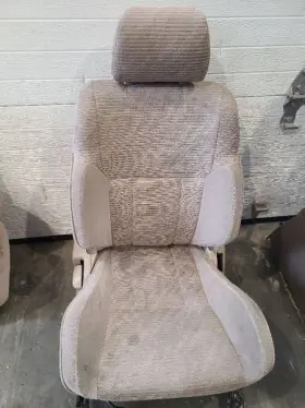 202.to1597 Toyota 4 Runner 1997 Front Seat 553886