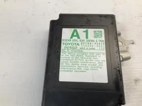 591.to1117 Toyota 13-18 Rav4 Le 2.5l At 4wd Door Receiver And Tpms Control Module B