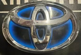 75310-75010 Toyota 2013 Prius C Hood Ornament