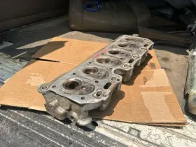 01887-wyf Volkswagen Land Rover 2.5 All Alumnium Head....bare No Valves.. Cracks