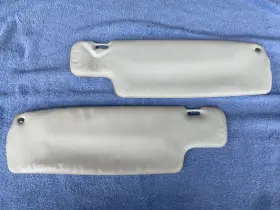 684875 Volvo 1800e Sun Visor L&r