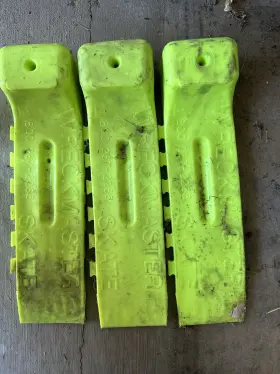 48-wsn Wreckmaster Neon Green Skates - 3 Total. Used. See Photo