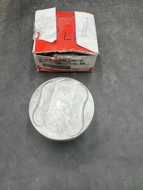 Yamaha 2hc-11631-00 Piston Oem Part Std Brand New
