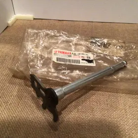 2j2-18103-00-00 Yamaha Nos Oem Part Shift Shaft Comp